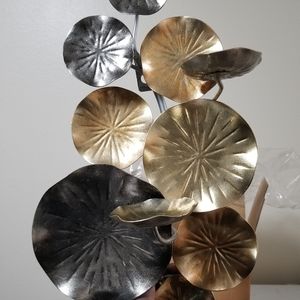 Lotus sconce
